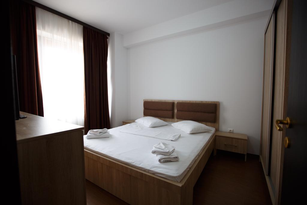 Appartement Theo Summerland Seaview à Mamaia Extérieur photo