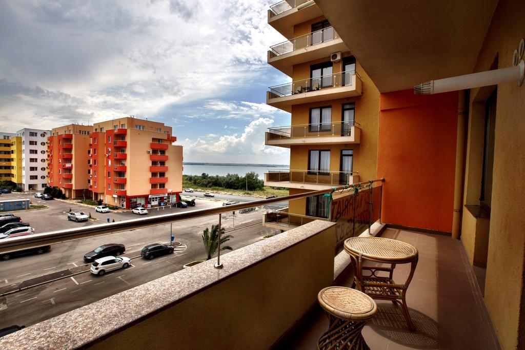 Appartement Theo Summerland Seaview à Mamaia Extérieur photo