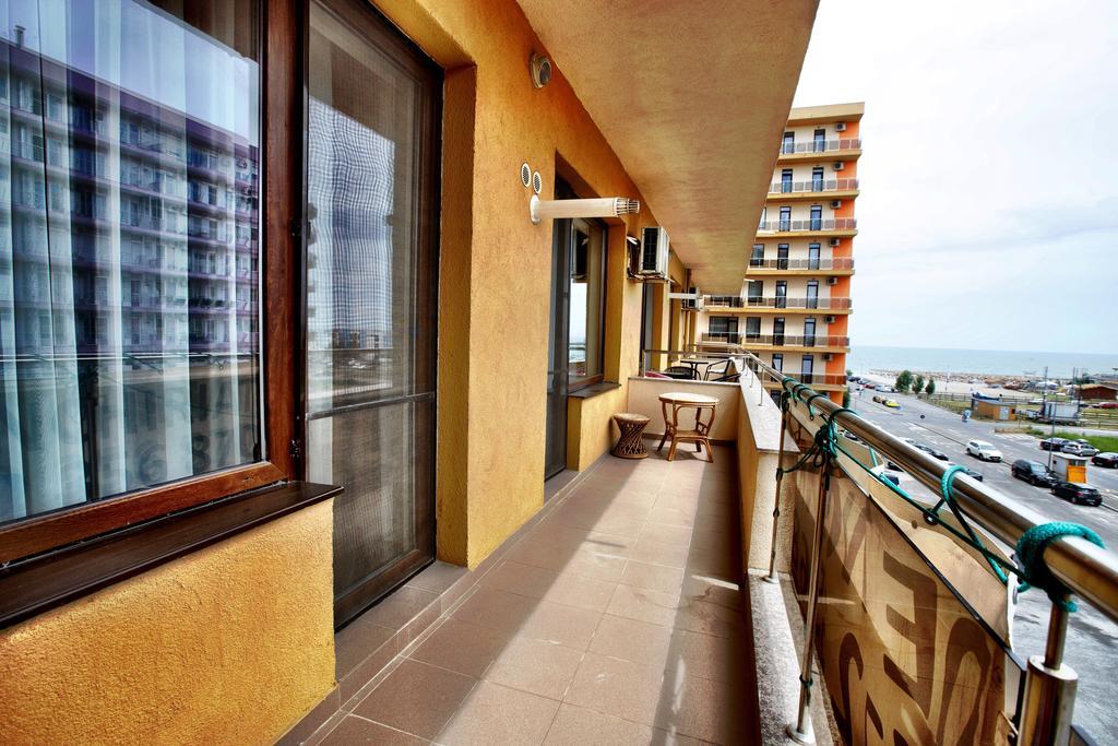 Appartement Theo Summerland Seaview à Mamaia Extérieur photo